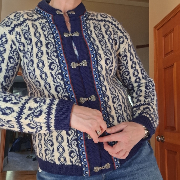 Vintage Dale of Norway Sz XL Fairisle Knit Cardi with Silver Toned Hook Closure - Picture 1 of 9
